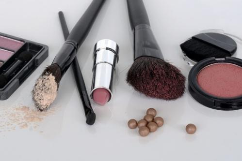 5 astuces de maquillage pour camoufler l acne 0
