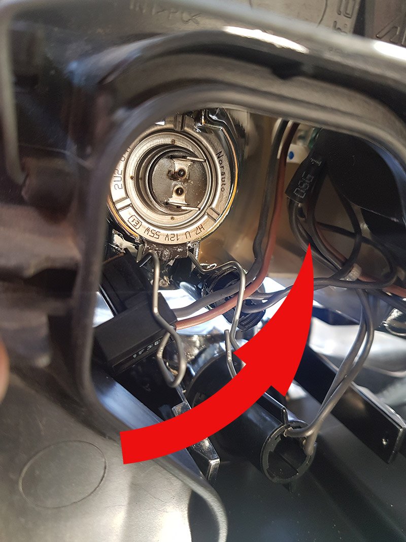 refermer les agrafes ampoule avant c3