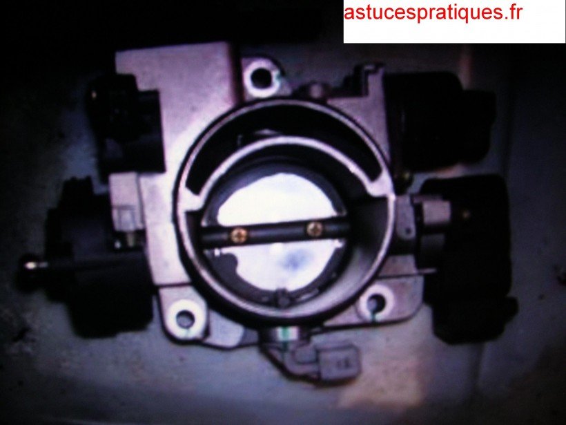 Dépose et nettoyage boîtier papillon 