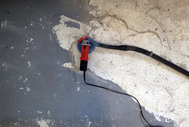 Avancement du ponçage du béton, entre deux changements du sac d'aspirateur