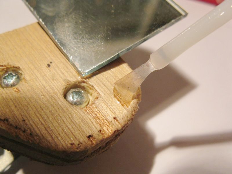Coller un miroir sur du bois Astuces Pratiques