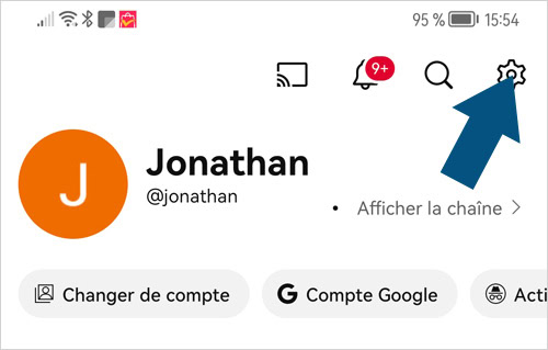 Ouvrir les paramètres avec la roue crantée depuis le compte utilisateur de YouTube