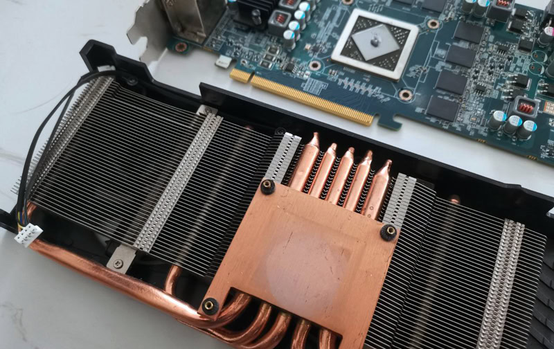 Pâte thermique sur carte graphique HD6950