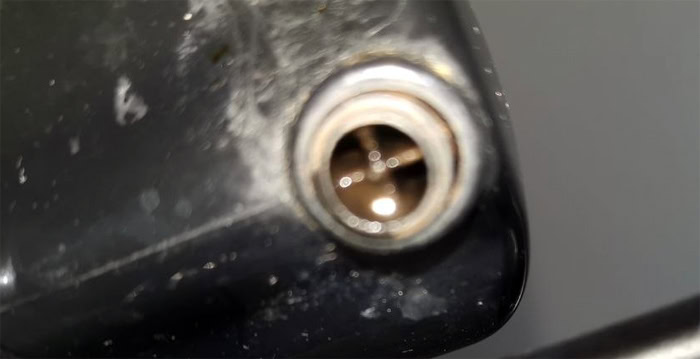 Les quatre trous de sortie pour le café sur Lattissima DeLonghi