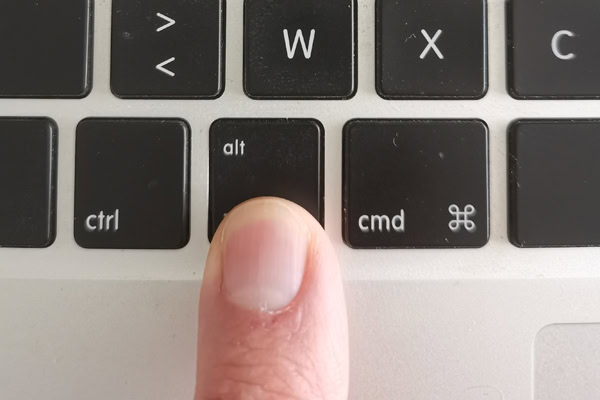 On appuie sur la touche Alt du Mac pour lancer le démarrage sur clé usb Windows